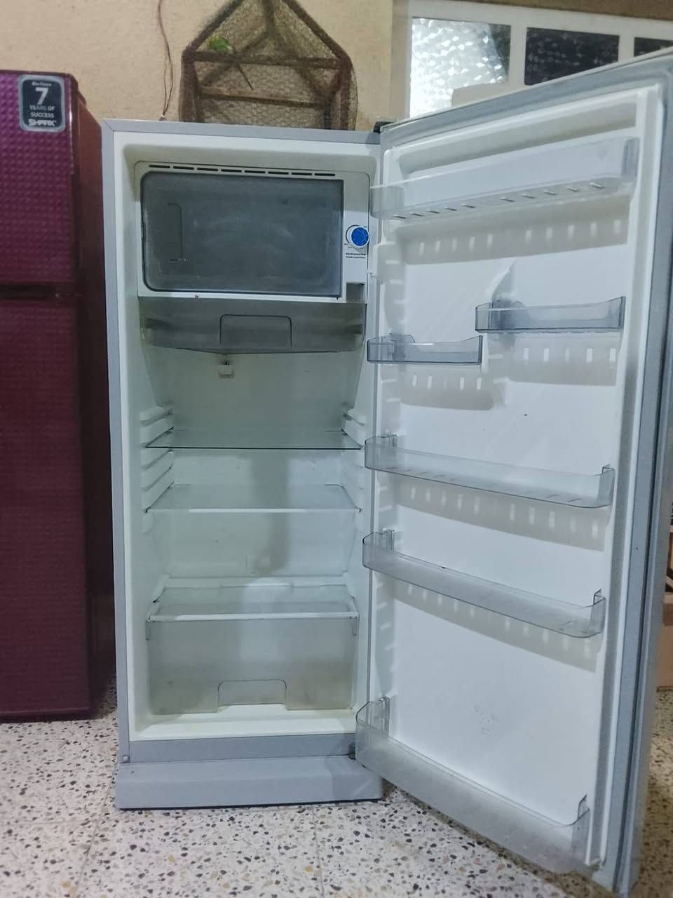 ثلاجه نظيفه فول تجميد فول على الفحص وبيها ضمان السعر 150 وبيها مجال العنوان الحله منطقه الدبله ***********
