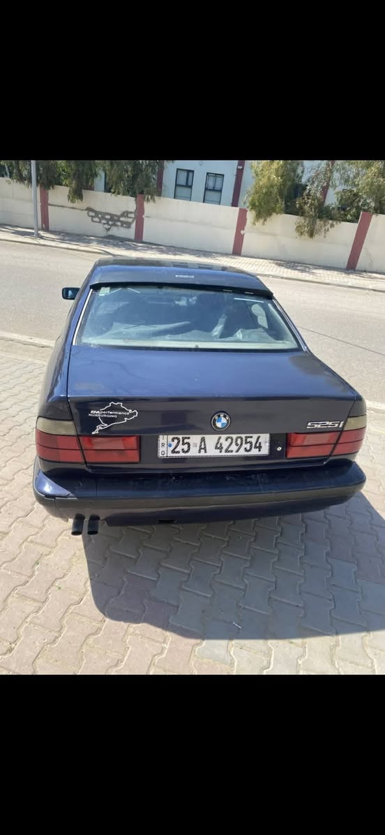 السلام عليكم سيارة بي ام موديل 1991 رقم كركوك مشروع وطني سنوية لحد 2031 شرط التحويل بي بطاقه بانزين حجم 525 بلاد كير اوتو كير محرك حاويه مال بومه بدون صرف بدون بخار السيارة فول بس بدون سلايت سعر 53 وبي مجال قليل مكاني كركوك *********** كركوك, العراق
