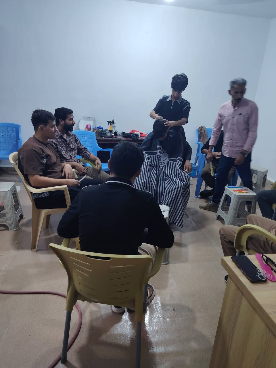 يعلن معهد شباب المثنى المهني عن انطلاق دورة الحلاقة والتجميل للشباب وتخرج دورة صيانة موبايل هارد وير وبكادر متخصص في هذا المجال ٠
مستمرون بالتسجيل على الدورات التدريبية والمهنية للشباب وتخفيض خمسين بالمئة على الأسعار٠
الدورات
حاسبات اكسل وورد
صيانة موبايل هارد وير
برمجة موبايل سوفت وير
حلاقة وتجميل للشباب
صيانة وبرمجة حاسبات
حدادة
للتسجيل الاتصال على الرقم *********** واتساب أو زيارة مقر المعهد السماوه الغربي الشارع مجاور المنتوجات النفطية او نهاية شارع الفنادق الفرع مقابل الكراج
