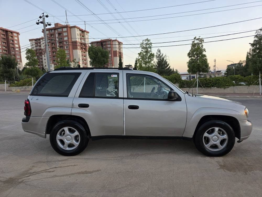 ***********
***********
بلايزرموديل 2005
كيرئؤتؤماتيك مه كينه ره ش مرخوب 4x4ده بل ئه كسل كيرؤ مه كينه ي بيلاد ته بريد ساردو كه رمي مه سبوت كيرؤمه كينه ؤ ده بل ئه كسلي به شه رتي فيتر جوارتايه ويلي تازه بئ ده عمو بئ ليدرانه هيجي بيوه نيه بيشؤ دؤاي كه بسه بؤياخ حيزامه بؤ جؤاني سه نه ؤي به سه ر جؤه شينكه ي بيشؤي دراؤه هه زه ي تازه يه 4 ره قه مه كه شي له كه لايه نرخ (57)كه لاؤ كه ميك مؤعامه له به شه رتي ته حؤيلؤ خرامه ؤ براؤه ي به شه رت به س بؤ فرؤشتنه كؤرينه ؤه ناكه م 
*********** السليمانية, العراق
