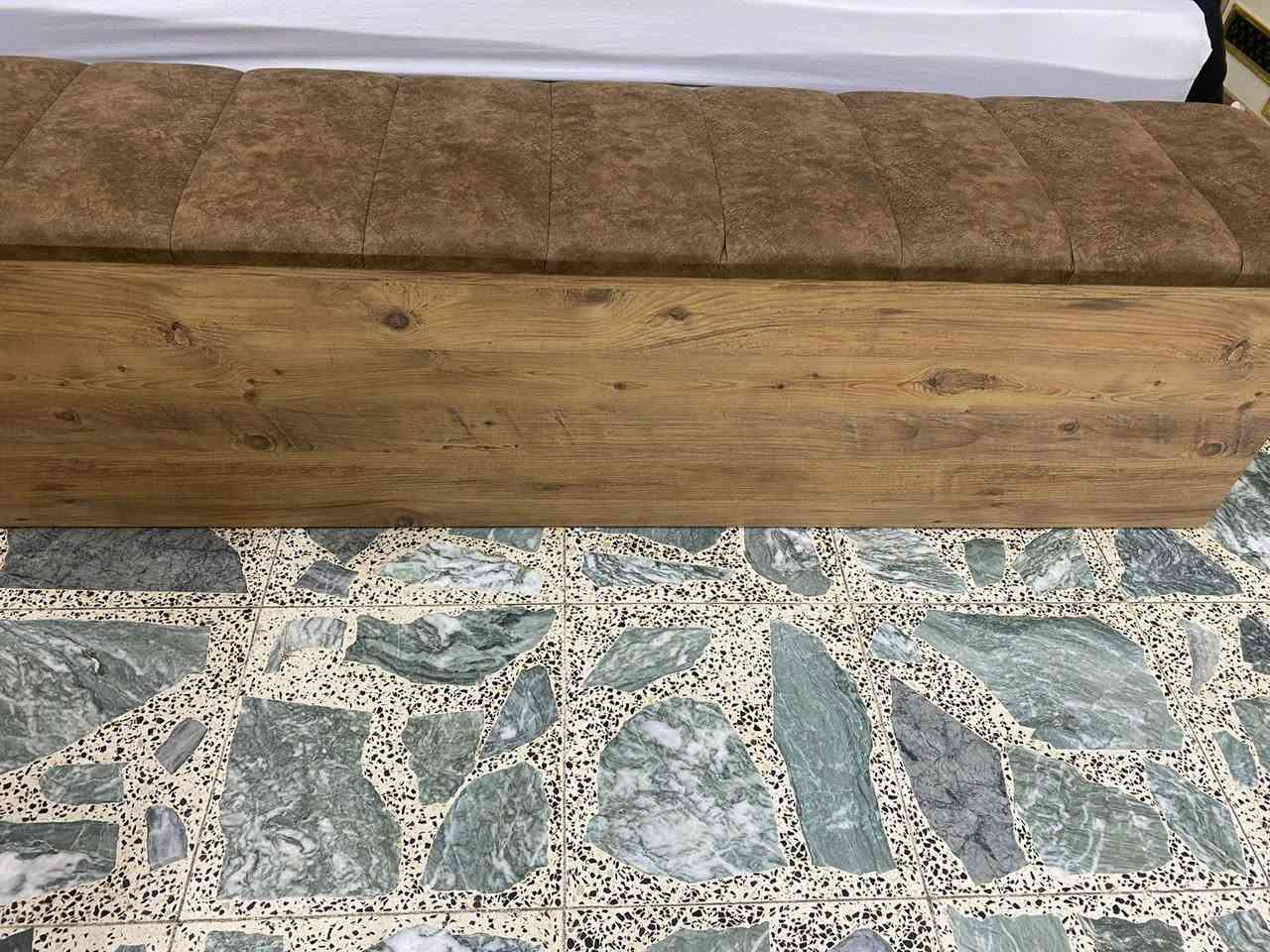 السلام عليكم عندي غرفة اخشاب تركية اخت الجديدة نظافتها واضحه بلتصوير حجمها جبير الغرض من البيع بسبب الانتقال  سعر 1650 

متوفر جرباية اطفال نظيفة وحجمه جبير عملية سعره 150وبيه مجال
للتواصل 
واتس فقط ***********

