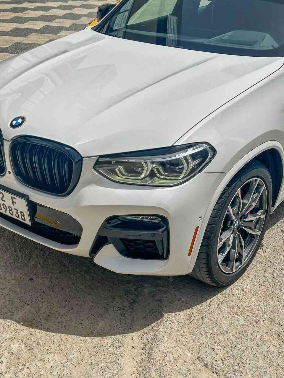 السلام عليكم للبيع او المراوس
BMW X4 M40i - 2021 
مواصفات M-Performance | جداً نظيفة
• كلين تايتل (بدون صبغ، بدون إيرباك، مكفولة من التكحيل).
• المحرك: B58 ستة سلندر 3000 تون بور تيربو
• الممشى: 62,000 ميل فقط.
• المواصفات: داخل أحمر كاربون فايبر كامل، كاميرات 360، داتا شو، نظام صوت Harman Kardon، قيادة شبه ذاتية.
• التحديث: شكل خارجي M كامل (قطع أصلية) + عدادات X4M.
• الصيانة: عليها ادامة بالكامل (دهن، فلاتر، باتري، دسكات) كلشي جديد وأصلي.
✅ السيارة بحالة الوكالة - جاهزة من كلشي

📍 الموقع: بغداد - حي الجهاد.
📑 الأوراق: رقم أربيل (بإسمي) تحويل ثاني يوم.
📞 للتواصل: ***********
