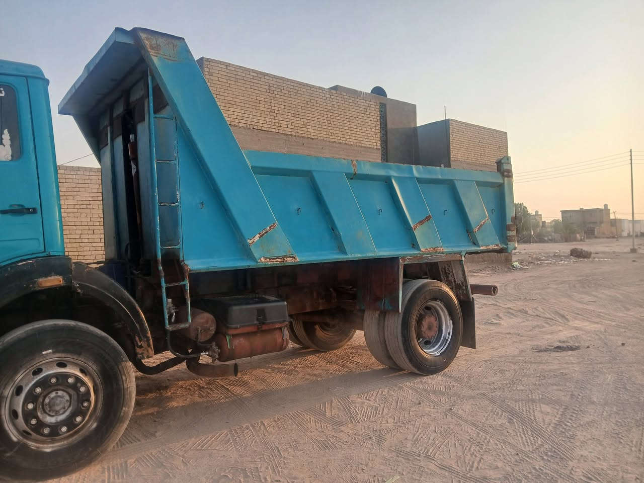 سلام عليكم بدي للبيع ونج جديد طول 4ونص المكان النجف 
***********
