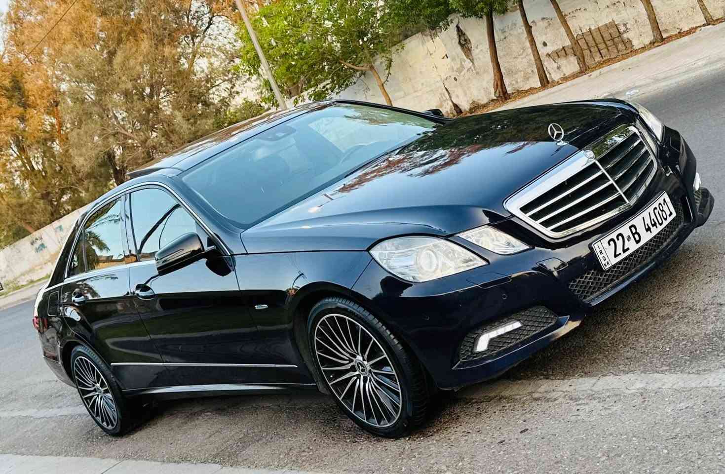 ‏السلام عليكم
لون حبري 
مارسدس E350   
موديل 2010
المواصفات فول الفول
بانوراما
شاشه جبيره 
بردات خلفيه جانبيه 
رادار + تحديد مسار
كامره خلفيه
شفتات ستيرن 
تحكم ستيرن 
كشنات كهرباء 
خزن ميموري تدفئه تبريد
داخل جلد اسود
كير تعليك 
حساس امامي خلفي 
ماوس
كامره
حادث بنيد وخشم الجاملغ 
سستم سماعات harman kardon ا
ستيرن كهرباء
السعر 165 وبيها مجال 
***********
06723226666 بغداد, العراق
