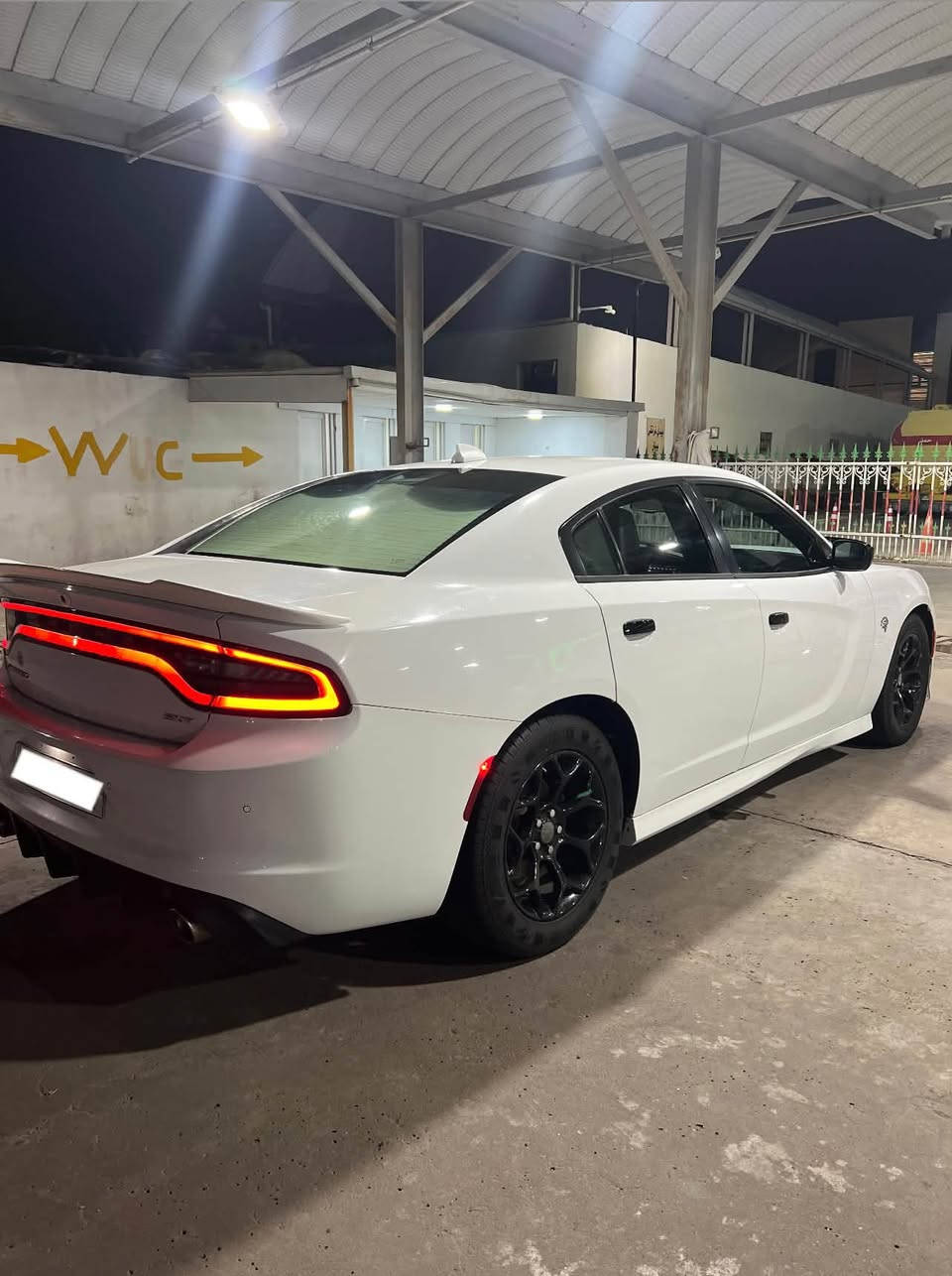 جارجر SXT مديل 2017 
محرك 3600 * V6 
سياره كنديه يعني مابيه حادث 
شاشة كبيره 
تدفئه وتبريد بلكشنات 
حساسات كرسي كهربائي 
مكينه كير مكفول 
تبريد ثلاجه 
رقم بغداد بأسمي 
سياره نضيفه 
معتني بيه من بانزين والدهن وكاله
السعر 205 
الموقع بصره
الرقم / ***********
