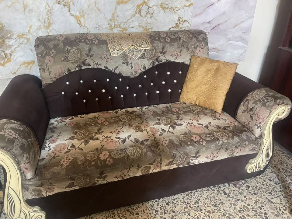 طبلات عدد اثنين كبيرة وصغيرة السعر ٥٠ الف
تخم قنفات ٣ قطع السعر ١٥٠ الف 
المكان بغداد الكرخ 
***********
