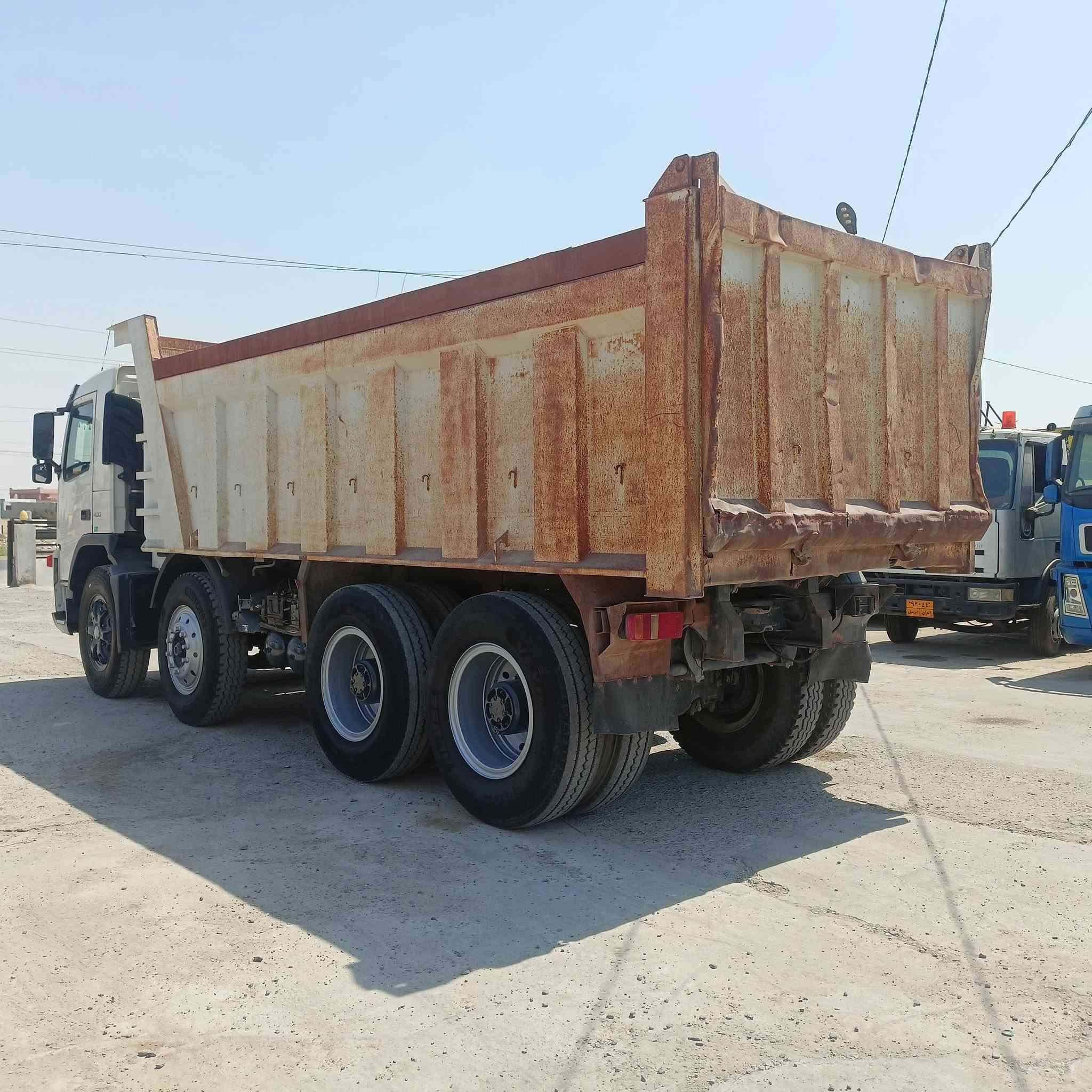 فالفو عكرب FM13 حجم 400 وحش شيطان مواصفات دوله يعني مؤسسه كير عادي 3×3 مجموعة توب تلاين مربع 
كير محرك شرط شاصي مكفول قماره بدون صبغ تخم تاير 24 جديد رقم صلاح الدين قرار 48 فحص وهزه جديد باقي بس عل الرسوم شرط الوكالة 
موديل 2006
500$ ومجال
عنوان كركوك طريق المطار مقابل جسر حزيران 
معرض المتوكل 
***********
***********
***********

