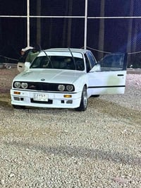 🚨🔥 BMW E30 للبيع — تجهيز M 🔥🚨  💥 مكينة 2.0 + گير ZF + أكسل قفل أصلي 💥 ...