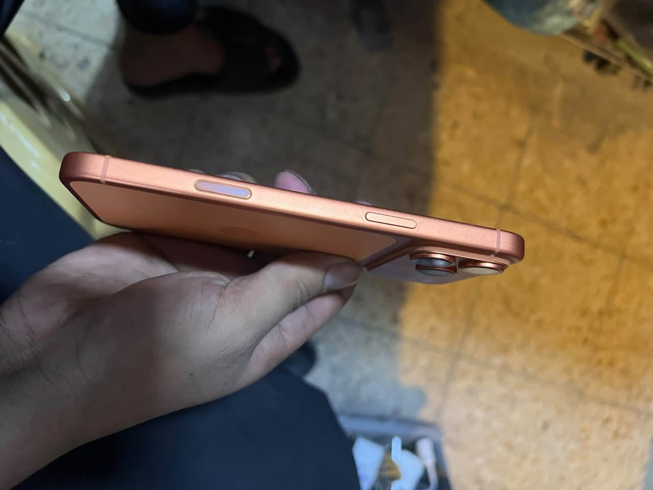 آيفون 17 برو ماكس يسم السعر مليون400 الرقم*********** بي نقطه خضره صغيره ما مثره أصلن

نص مكتوب في الصور:
- ٨:٢٧
- حول
- الاسم
- iPhone >
- إصدار iOS
- 26.6.2 <
- اسم الطراز
- iPhone 17 Pro Max
- رقم الطراز
- MFY94J/A
- الرقم التسلسلي
- G4YHCX7WMN
- الضمان المحدود
- تاريخ انتهاء الصلاحية ٢٠٢٦/١١/٢٤ <
- الأغاني
- .
- الفيديوهات
- ٨١٥
- الصور
- ٢,٣٦١
- التطبيقات
- ٩٢
- حالة البطارية عادية تعمل بطارية iPhone هذه على النحو المتوقع. حول البطارية والضمان... الحد الأقصى للقدرة ٩٧٪ هذا قياس لقدرة البطارية مقارنة بقدرتها عندما كانت جديدة. قد تتسبب القدرة المنخفضة بتقليل ساعات الاستخدام بين عملية الشحن والأخرى. عدد الدورات ٢٢٩ هذا هو عدد مرات استهلاك iPhone لققدرة البطارية. معرفة المزيد... تاريخ التصنيع أيلول ٢٠٢٥ أول استخدام تشرين الثاني ٢٠٢٥
