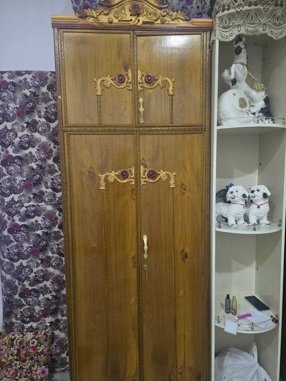 سلام عليكم غرفا اخشاب جديده ونضيفه ودوشك نضيف وجديد سعر850 
تصل ***********
