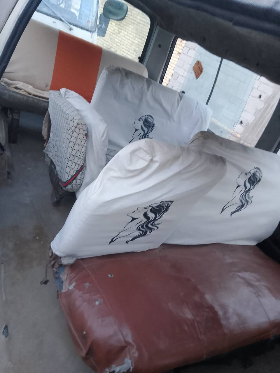 بريحو • موديل ٢٠٠٠ • رقم احمر