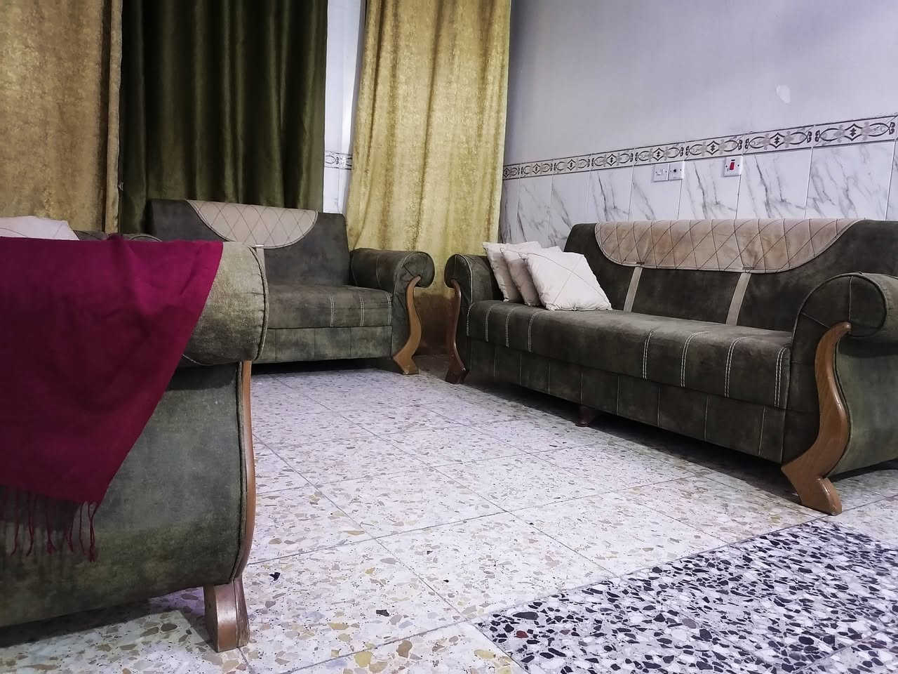 كنب • بدون تفاصيل