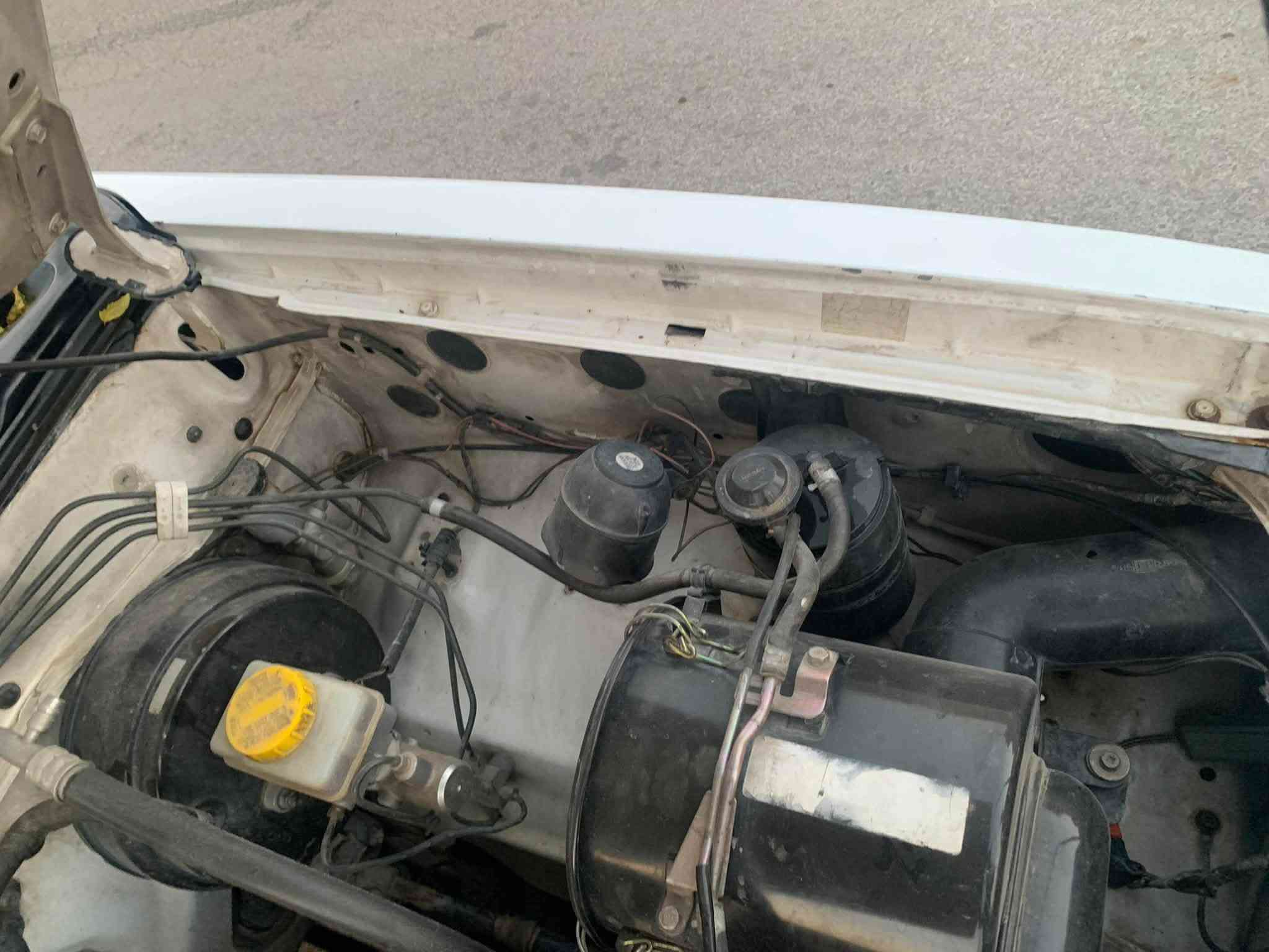 نیسان پیکاب ٢٠٠٦ سەنەوی تا ٢٠٢٩ تازەیە بەناوی خۆمانەوەیە هەزەی تازەیە خرامەو تەحویل و وەکەلات بەشەرت دەعم و لێدراو بەشەرت وەرگەراو بەشەرت سەیارەکە تێزابی بەسارە رژاوە بۆیە ئەو لایەشی بە بۆیاخ دانراوە سۆنەرەکەیم داناوە 
مەکینەی نەکراوەتەوە بیلادە سەیارەکە هی ماڵە هی مەعرەز نیە زۆر ڕێک و پێک و تازە ماوەتەوە
٩٨ مەجالێکی کەم
***********
