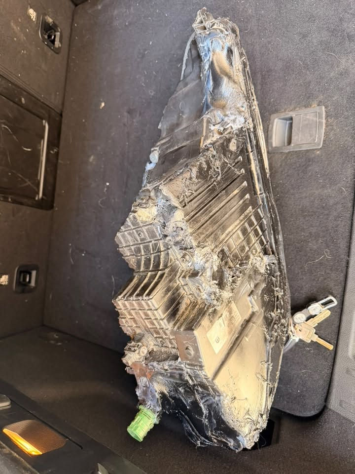 لايت دودج هورنت يمين مع الماسكة
مصلح وكلشي بيه شغال ناصي عالي لد واشاره
صار عليه بـ 425$
قفله هسه 350$ تسهيل امر وتعرفون بيش الجديد هسه

***********
