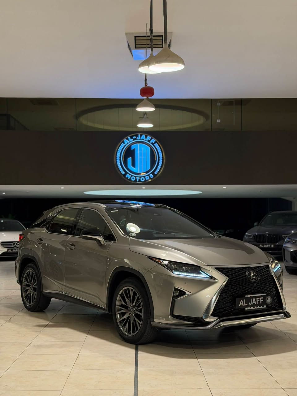 السلام عليكم 
للبيع فقط بدون مراوس
 لكزز  RX350 F Sport موديل 2019 خليجي وكالة ماشيه 70 الف كيلومتر ايد وحده من الشركة لحد الان
🚨بصمتين شركة وكارت وياها 
السياره اعلى مواصفات (بانوراما ورادار ونقطة عمياء وكشنات جلد احمر بلادي وتبريد وخزن وبصمات وصندوك كهرباء وفور ويل وبردات وكامرا وتحديد مسار وحساسات وبعد كلش هوايه مواصفات 
السياره مكفوله بدون صبغ حتى الدعاميات بشرط وگير ومكينه وحداديه كلها بشرط 

السياره مرقمه وجاهزه 
السعر : 295$ ورقه 
للاستفسار: ‭ ***********  ‬
العنوان : السليمانية المعارض الجديده معرض(الجاف)
