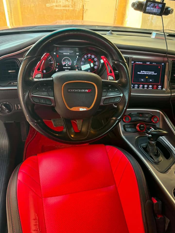 السعر 170$ وبيها مجال 
للبيع فقط بدون مراوس 
جالنجر GT موديل 2021 🔥
لون أحمر مميز 🍅 
سيارة رياضية بكل معنى الكلمة، نظيفة وجاهزة بدون أي مصاريف نهائياً.

🚘 المواصفات والتفاصيل:
✅ جالنجر GT موديل 2021
✅ ماشية فقط 72 ألف ميل
✅ رقم سليمانية سنوية باسمي
✅ التحويل بنفس اليوم بدون تأخير
✅ داخل لونين لون أحمر وأسود 🔴⚫
✅ شفتات على الدركسون للتبديل الرياضي
تشغيل عن بعد 

🛠️ الحالة:
السيارة حادثها بسيط، فقط قطعة وحدة صبغ
شويه من بداية الشاصي متعدل 
بيها حالوب بالقمارة 10 خفيف 
❌ بدون لغود 
السيارة نظيفة جداً وما تحتاج تصرف عليها ربع دينار.

🎵 الإضافات المركبة عليها:
⭐ شاشة كار بلاي أصلية  600$
⭐ مضخم صوت + سماعات فول 300$

⚠️ ملاحظة:
عليها غرامة بقيمة 450 ألف وتنزل من سعر السيارة.

للاستفسار اتصل ‭***********
المكان ديالى بعقوبة
