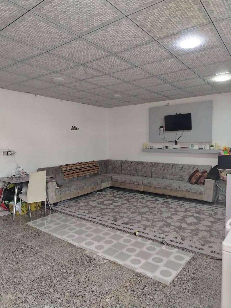 سلام عليكم بيت البيع مساحة ١٠٠ متر العنوان بشارع زركه السعر ٣٠ بي مجال 
معلومات اكثر اتصل او مراسله واتساب ***********
