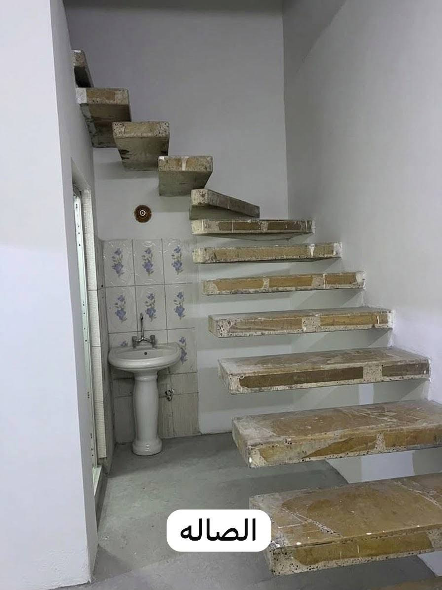 بيت للبيع في بغداد - جسر ديالى (طابو 25)
المساحة: 120 متر واجهة 9 نزال 13ونص
 البناء: طابق واحد
 الملكية: سند طابو (25)
 الموقع: بغداد - جسر ديالى - شارع مستشفى ابن الخطيب (شارع محمد مسير)
 الخدمات: المنطقة مخدومة بالكامل (ماء، كهرباء، مجاري، وتبليط)
 التفاصيل والتقسيم:
 استقبال
 صالة واسعة
 مطبخ
 غرفة نوم
 حمام وتواليت
 منور
 الحالة: جاهز للسكن ونظيف جداً.
📍 السعر: 41 مليون دينار (وبيه مجال للشراي الجاد)
📞 للتواصل والاستفسار: *********** (متواجد واتساب)
