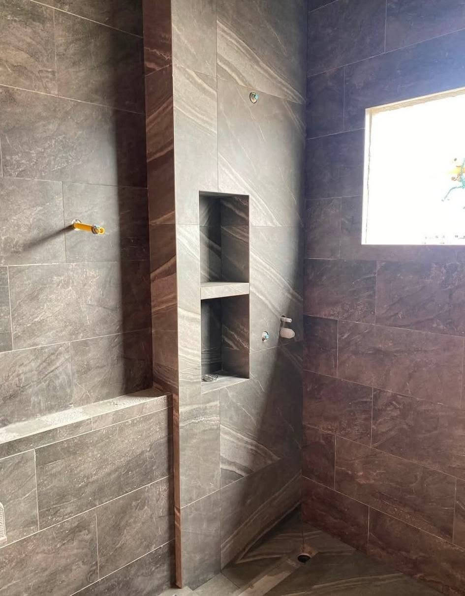 السلام عليكم خلفه سيراميك الجداري وارضيات كاشي بورسلين مرمر اكرانيت بايات درج  موجود بي الناصرية***********
