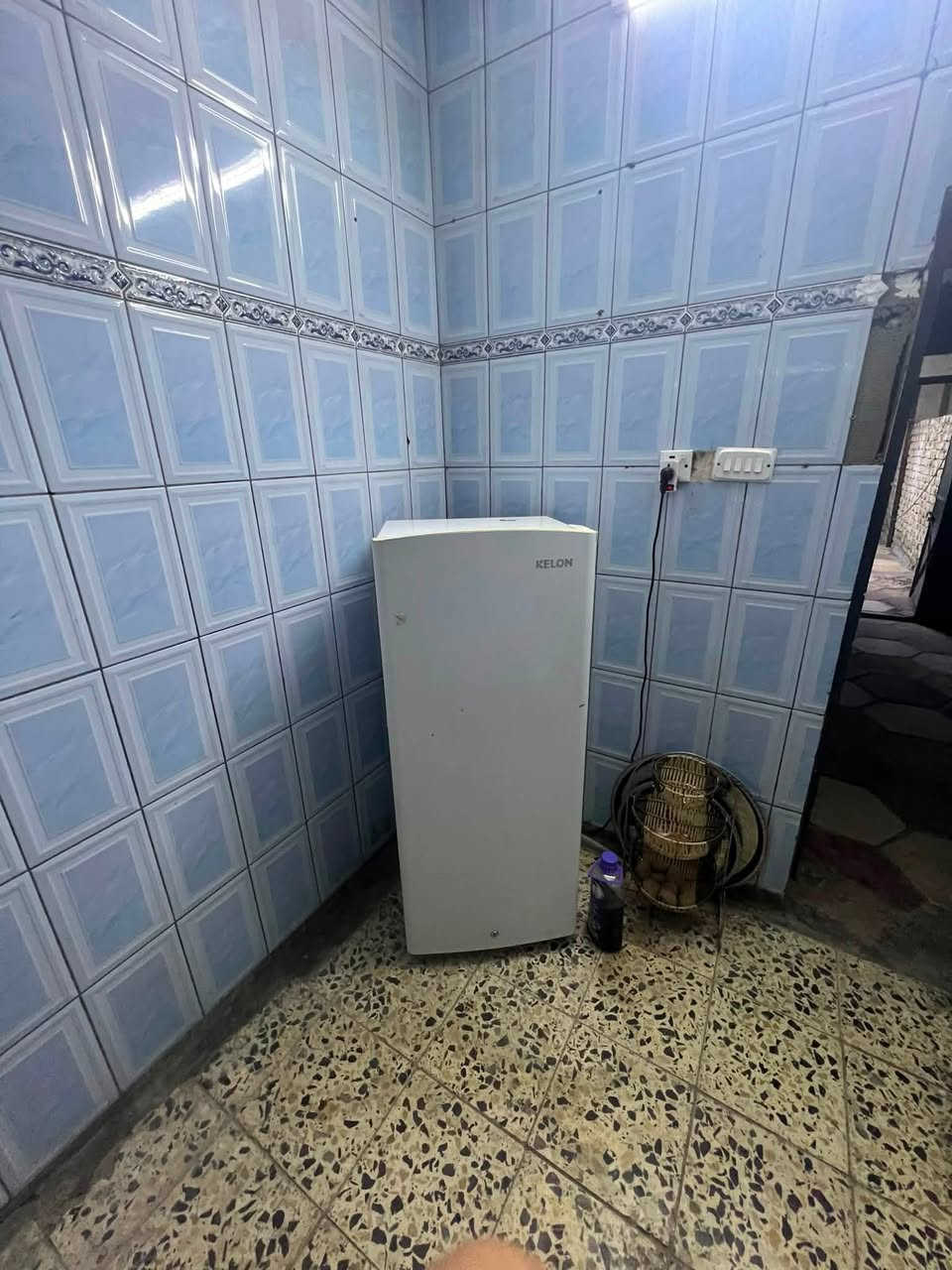 ثلاجه + طباخ + سنك وكاونتر شلع ب150 مكان الدوره الو دشير
