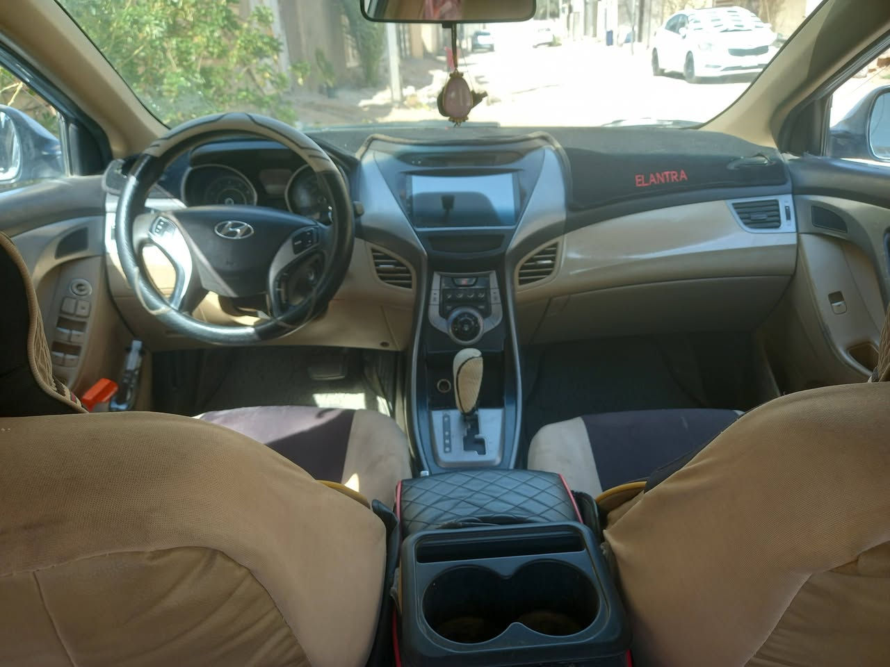 السلام عليكم عندي سيارة النترا موديل ١٣خليجية مكينه ١٨٠٠تبريد ثلج نظيفه حزام صبغ هذارقمي ***********
