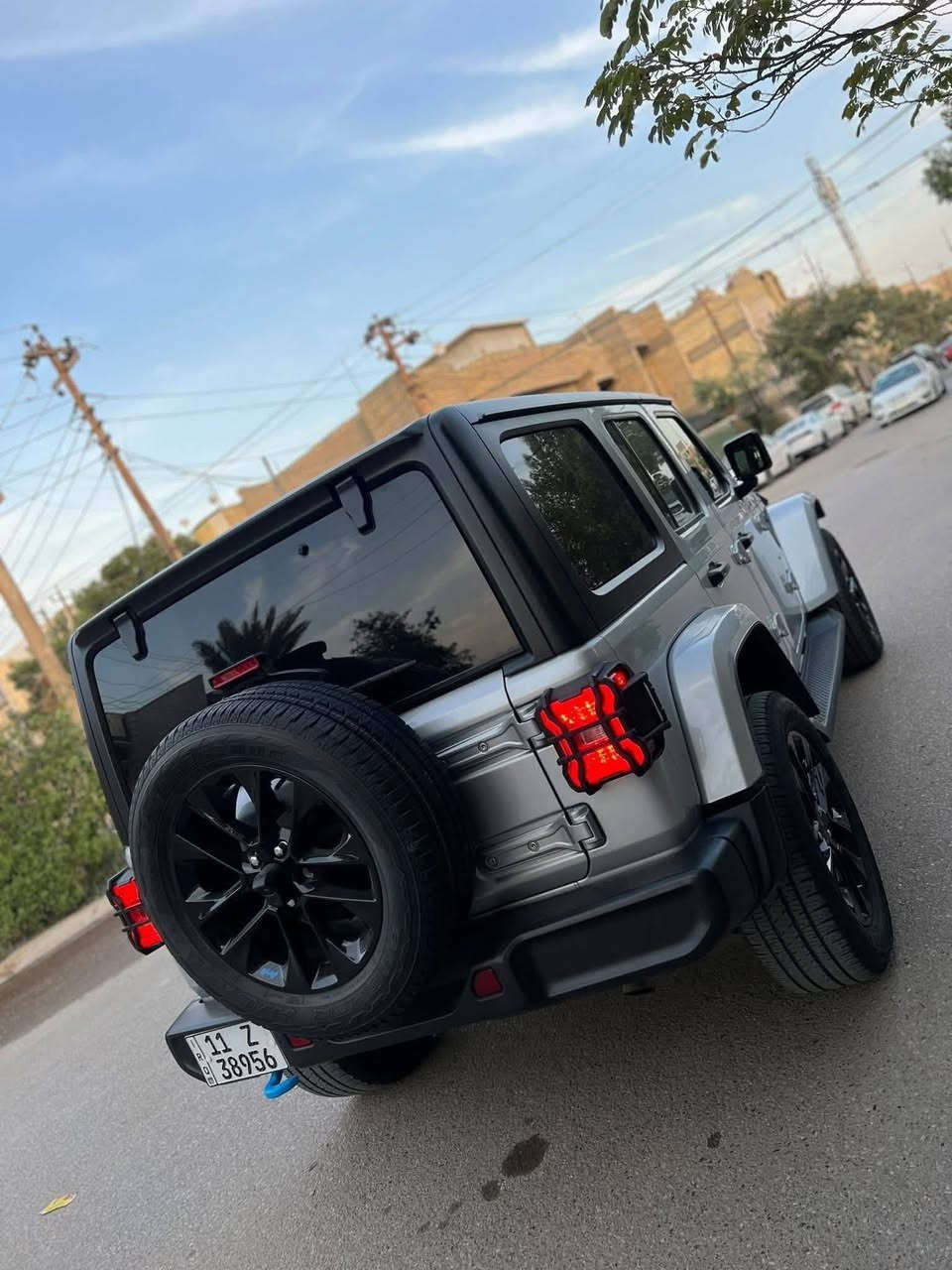 جيب رانكلر صحارى 4Xe
رقم بغداد
 موديل 2023 
هايبرد بلاك ان فول مواصفات شحن كهرباء 

‏Jeep Wrangler Plug in Hybrid 
العداد  ميل 39
المحرك : 4 سلندر 2.0 توربو 
3 انظمه بانزين وهايبرد وشحن خارجي 
حادثها بنيد تبديل فقط  
  
المواصفات :-
* ⁠بصمة تشغيل وابواب
*كشنات جلد
*   
* ⁠دفع رباعي 4x4
* البك لايت والسكن لايت LED .
* تحديد سرعة . 

‏* ⁠Car play
* شاشه كبيرة 
* كاميرا خلفية .
* ويل 20
*    
  مكان السيارة : بغداد الدوره
السعر 240
رقم  صاحب. ***********
