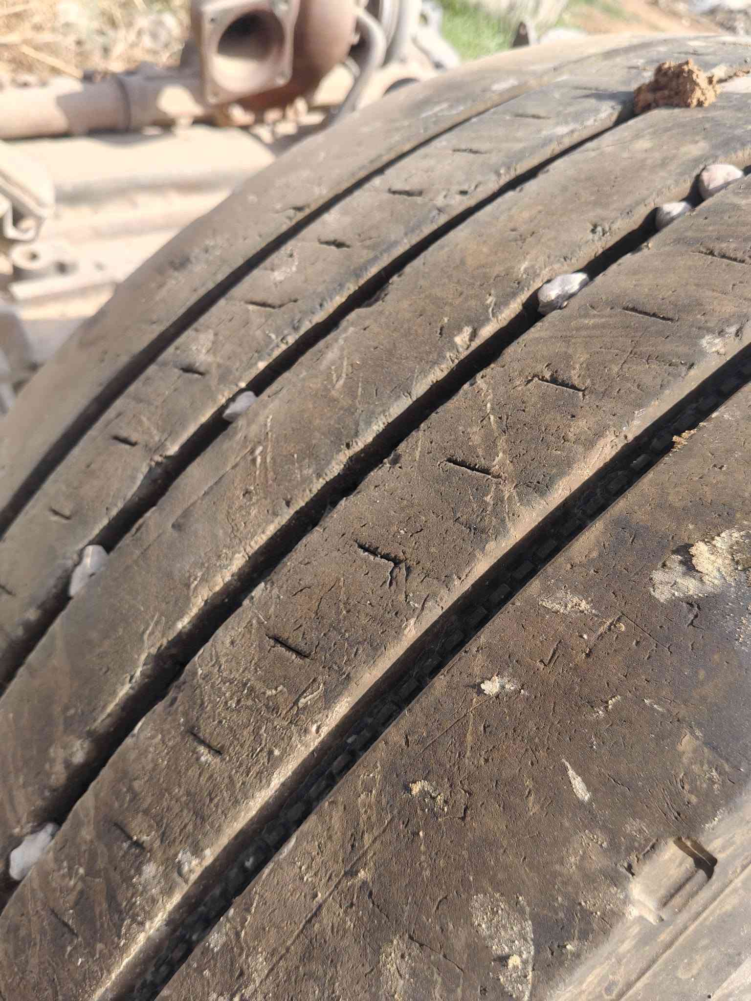 @سلام عليكم تايرات حرفش للبيع  تايرات حيل نضاف بس واحد بيه جكه بضهره موضح بل صوره العنوان ديالى بعقوبه السعر 300 وبيهن مجال رقم التلفون ***********

