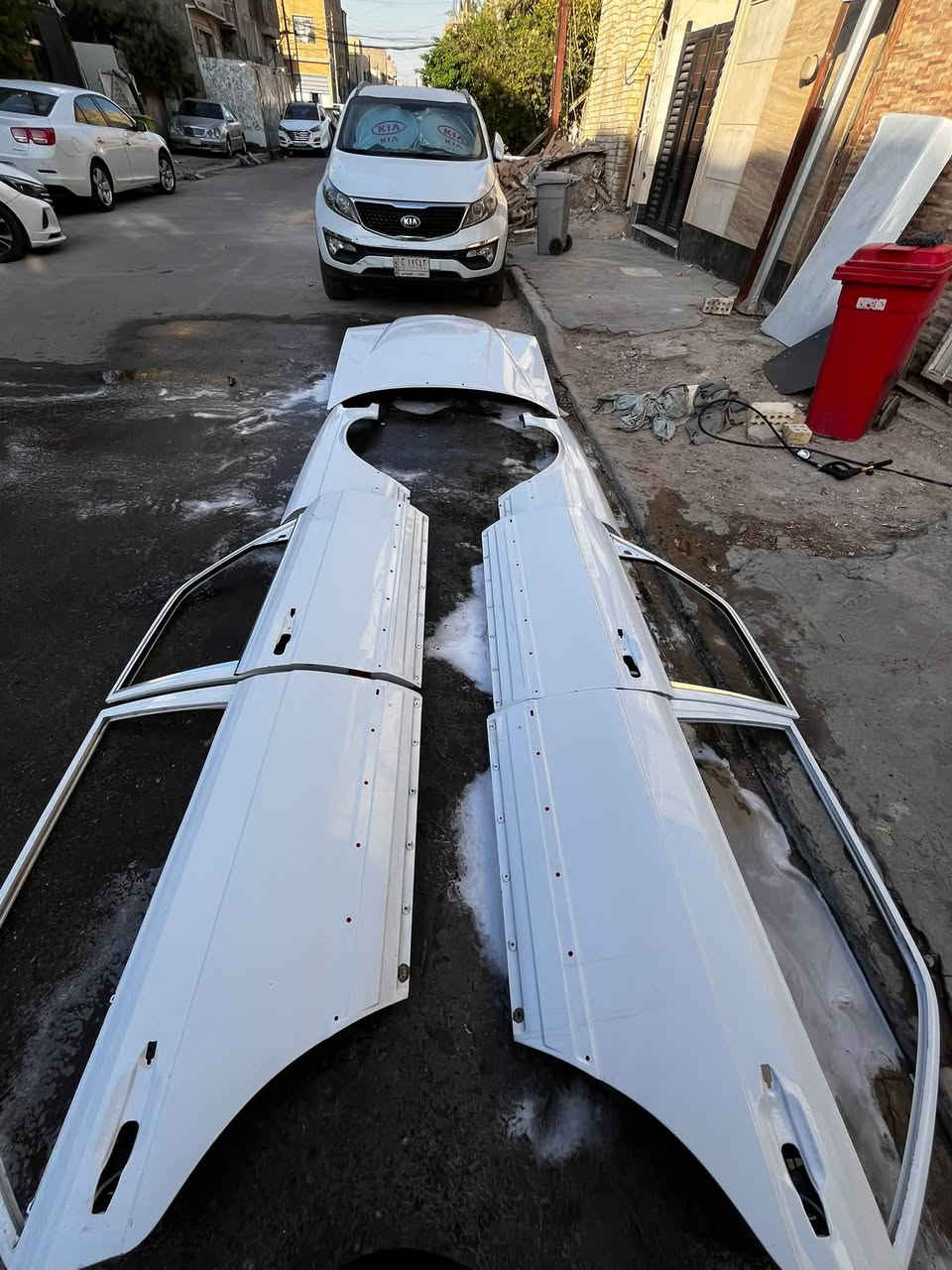 سلام عليكم للبيع سستم كامل جامبو باب طويل مصبوغ لون ابيض صبغ جديد بدون خياس بدون رواج بدون رصعات بيه قبق جنطه واربع بيبان وجاملغات ثنين وبنيد مكاني بغداد البنوك للتواصل خاص او *********** سعر 10 ورقات
