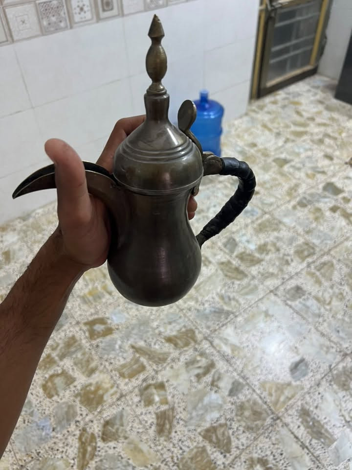 دلة سورية • مختومة • نجفة ارتفاع ٣٠