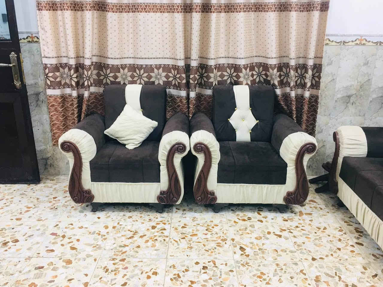 تخمين قنفات نضيفات كلش
وياهن طبلات اثنين و8 كوشات مكاني النجف حي العسكري 

***********
