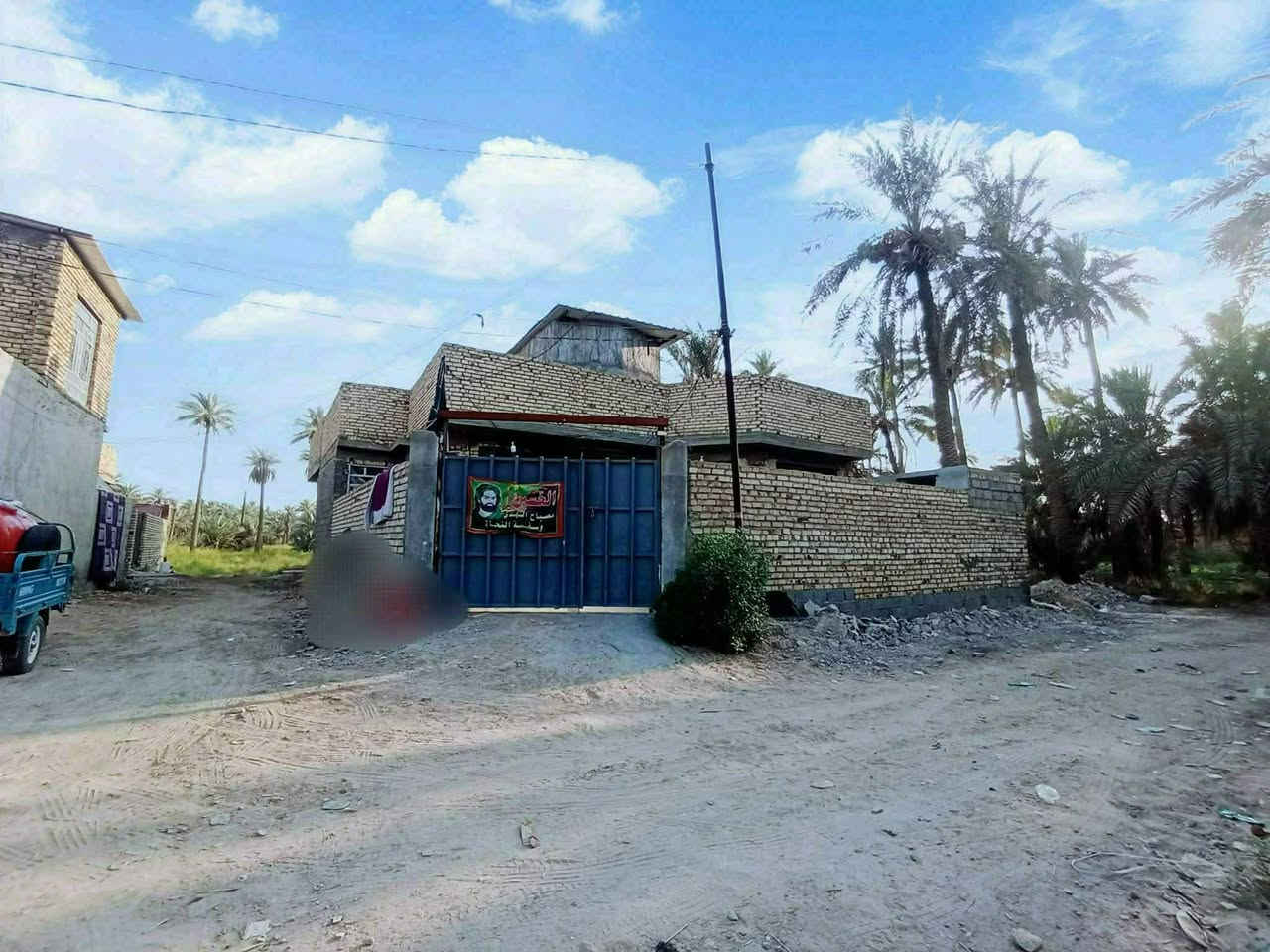 يعندي بيت للبيع سند 25مساحته 225 يتکون من غرفتين وصاله ومطبخ وصحيات داخليه و خارجيه وحديقه وكلدور وطارمه جبيره تنفع كراج والسعر 80 وبي مجال بسيط المکان کريطعه الثانيه قريب مولده جمال بل فرع احنا مال بيت الوزير  التواصل على هذا الرقم ***********
