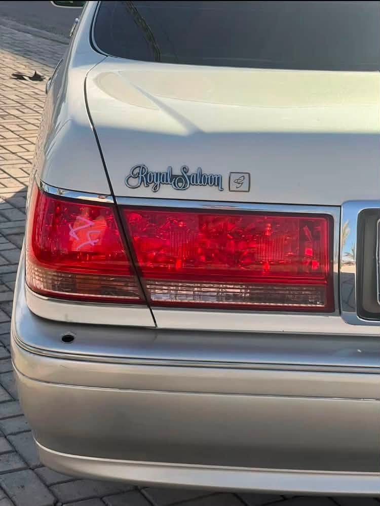 سلام عليكم .. كراون ( ملكه ).
البيع ملكه. رقم بصره مدفوع كمرك وضريبه وقرص 
وصل بكل المحافظات موديل _2003_ اصل 
تحوير فوك وجوه نجف دشبول عراف العيساوي 
مكينه . دي فور الجبير جديده 
شاصي 75 .
كير مكينه حداديه كله جديد
وكال ثاني يوام 
سياره جديد كلش وجاهزه وما عايزه برغي 
 
✅ الموصفات ✅

أربع دكم✅

فتحه ✅

كشنات مخمل ✅

كشنات كهربائيه ✅

مري شفط بلاد ✅

كأمر خلفيه ✅

نفكيشن خرائط✅

تحكم بل صوت ✅

مثبت سرعه ✅

غرفه رصاصي ✅

سييدي 6 قرص ✅

ويل كب اصلي نجمه ✅

ستيرن كهربائي ✅

تحكم ستيرن ✅

برده خلفيه ✅

سيتم أيرباك ✅

دبل شاشه ✅

ليتات وبك ليت كرستال ✅

منضومه زنون عالي وناصي ✅

وبعد بيهه مواصفات 0✅

السعر 153 وبيهه مجال 

وذا ماعجبك السعر كلشي اكو بل سوك 
وحسب النظافه 
العنوان : البصره 

اتصال 📞:***********
***********
