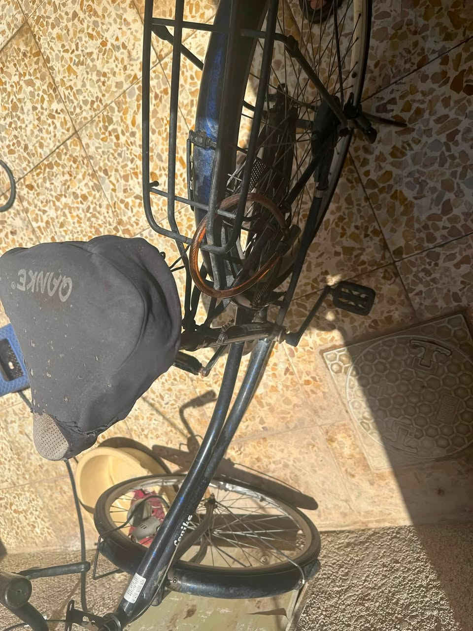 بناتي ب٦٠ الف بحالة جيدة
المكان بغداد
***********
