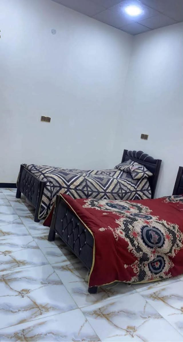 علا هام يعلن مكتب عقارات جوهره حمدان عن وجود بيت وقف سني مساحه 110 متر غرفتين وديوان ومطبخ وصحيات وموزع السعر 70 مليون وقابل للتفاوض العنوان البصره ابو الخصيب حمدان قرب جامع الرسول يبعد عن شارع 300 متر يرجى التواصل علا رقم الهاتف :***********
