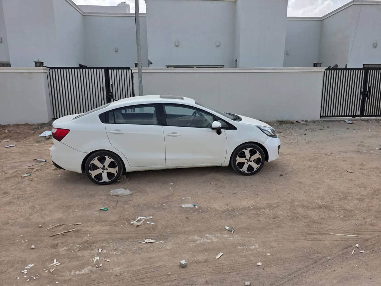 كيا ريو ٢٠١٢
تبريد ثلج 
محرك دوش
ابو الخطرتين
حدادية ١٠٠٪؜
شاشة و كاميرا
فتحة بالقمارة 
تخم تاير
جاهزة السيارة 
رقم انكليزي سليمانية
باسم كردي تريد مداور تريد وكالة
مكانها السماوة 
صور السونار مرفقة
السعر ٧٠ و بيها مجال للشراي

‭***********‬

