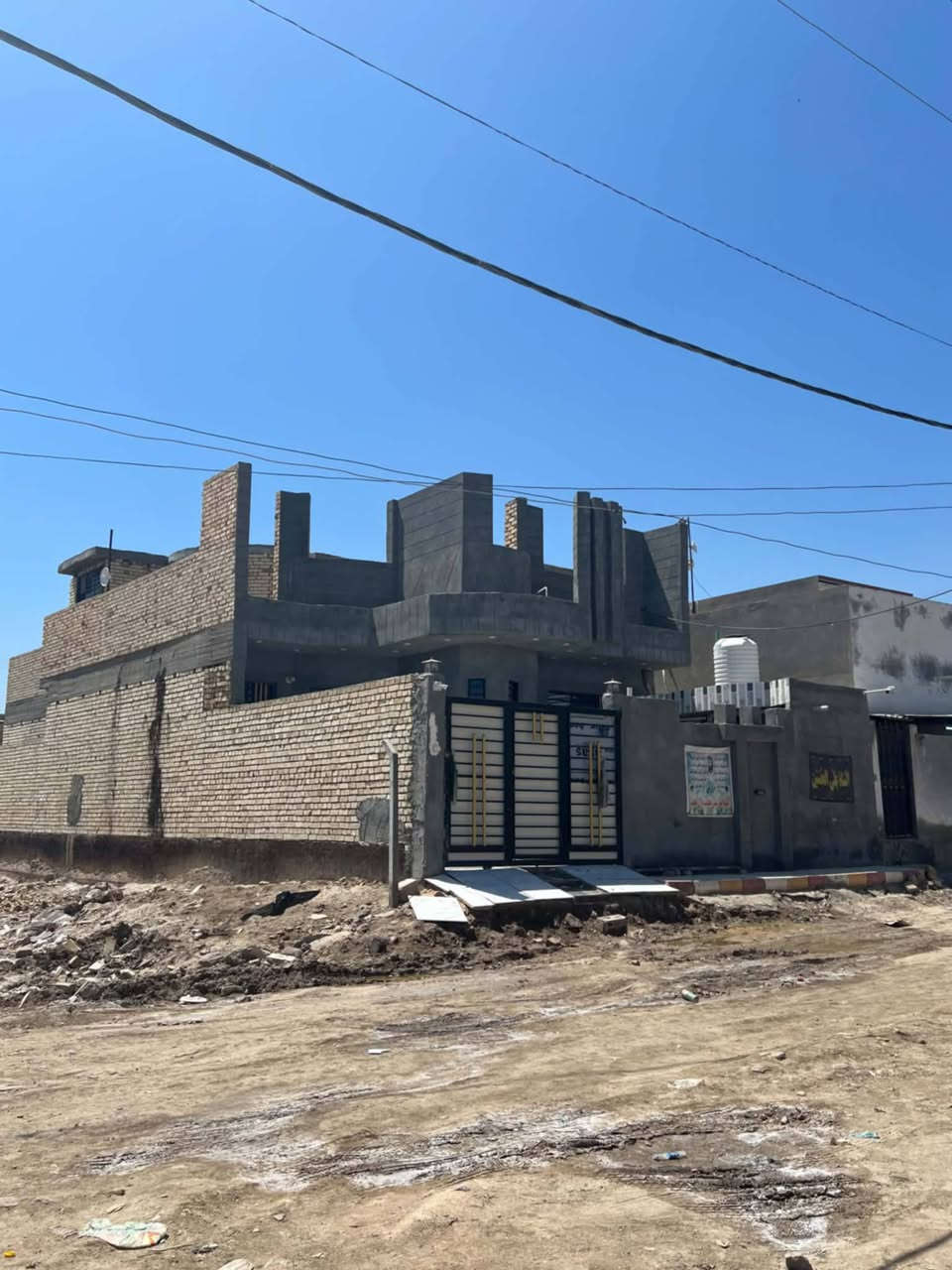 🏡 دار حديثة للبيع | الحمزة الغربي – حي السجاد

بسم الله الرحمن الرحيم
السلام عليكم ورحمة الله وبركاته 🌹

🏢 مكتب دلالية المصداقية للعقار يعلن
عن توفر دار حديثة للبيع بموقع مميز جدًا.

📍 الموقع: الحمزة الغربي – خلف المعاره حي السجاد  – قرب حسينية السجاد 

📐 المساحة: 250 متر 
📜 النوع: طابو زراعي سند 25
🏗️ نوع البناء: طابوق 
🏠 السقف: صب كونكريت@
✨ البناء: حديث
💧⚡ جميع الخدمات متوفرة

🏠 تفاصيل الدار:

▪️ غرفة نوم (2)(5×4)
▪️ استقبال (7ونص ×4)
▪️ صالة (10×5ونص)
▪️ مطبخ (5×6)
▪️ صحيات داخلية وخارجية
∆ صاله ثانيه طابق ثاني (5×5)

📞 للاستفسار والتواصل:
📱 *********** 

🏢 مكتب دلالية اللمصداقية للعقار
ثقة • أمانة • مصداقية

#دار_للبيع #الحمزة_الغربي #حي_السجاد #طابو_زراعي #عقارات #دلالية_المصداقية #المدحتية
