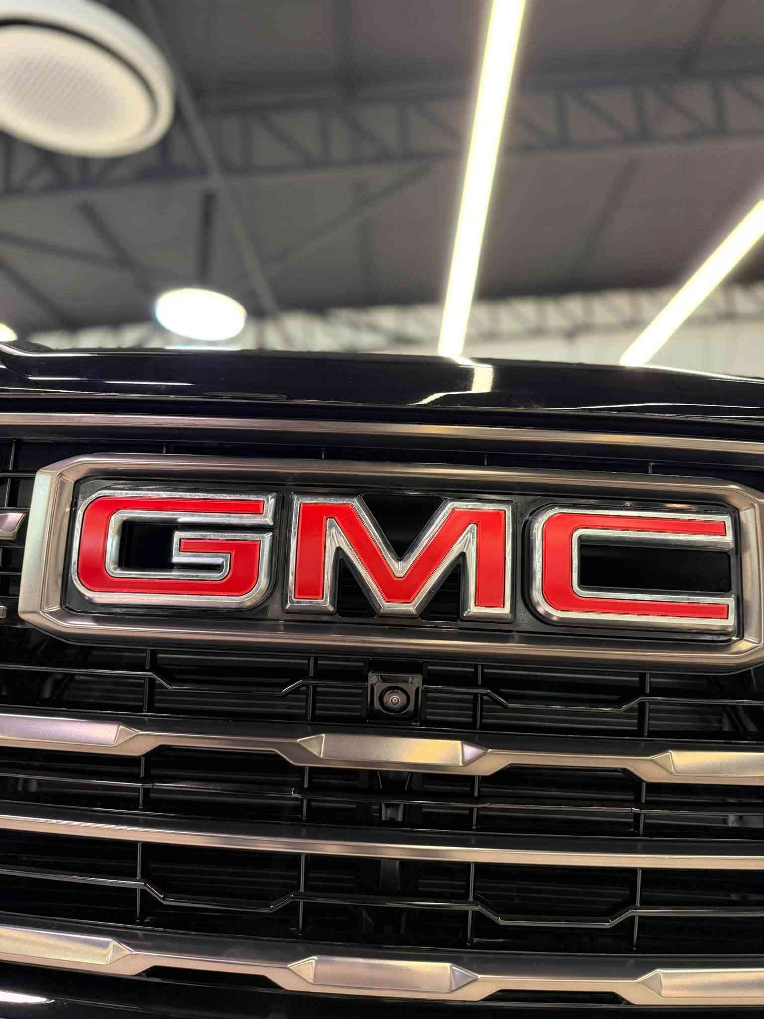 🔥 GMC AT4 2026 🔥

مو مجرد سياره عاديه … هذه هيبة الـ AT4.
قوة أمريكية، حضور استثنائي، وتجهيزات مصممة للقيادة بثقة على كل طريق.

💥 V8 6.2L
⚡ 420 حصان
🔄 ناقل حركة 10 سرعات أوتوماتيك
🛞 دفع رباعي 4×4
⬆️ رفع مصنع 2 إنش
🛡️ تجهيزات AT4 للطرق الوعرة
🖥️ شاشة وسطية كبيرة + عدادات رقمية

━━━━━━━━━━━━

🏢 شركة المهند للسيارات
📍 بغداد – معارض النهضة
📞 ***********

GMC AT4 — القوة تُرى قبل أن تُسمع.
