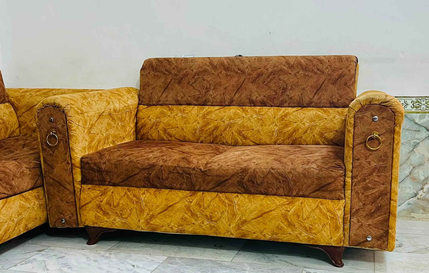 تخم • ٥ قطع • كنب