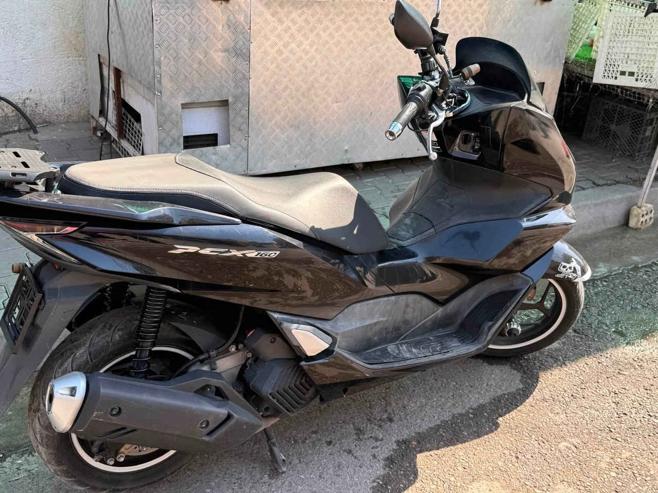 البيع مكينه ١٦٠ ياباني سعر ٢٣ بي مجال بصيط

نص مكتوب في الصور:
- منشور Hussein كروب PCX بي سي اكس بغداد . انضمام Hussein Ali . س 1 سلام عليكم pcx جيل رابع محرك 160 ياباني KF مكفوله كفالة عامة صور مزادها كدامك مغلفه ppf البجم وترايش وبيها منضومه كامرات وخزن وجهاز فولتيه مال ناريه وبيها تدفئه دراجه فول ABS بيها محرك يشك الكاع وجديده دراجه كتلوكتها كامله مال شركه ومنفيس شراي يتصل ويدلل مكاني بغداد *********** +35 التعليق بشكل عام باسم أبو...
