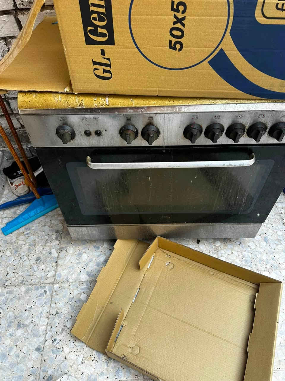 غراض نضيفه لبيع طباخ وقاعده عنوان بلديات ***********
