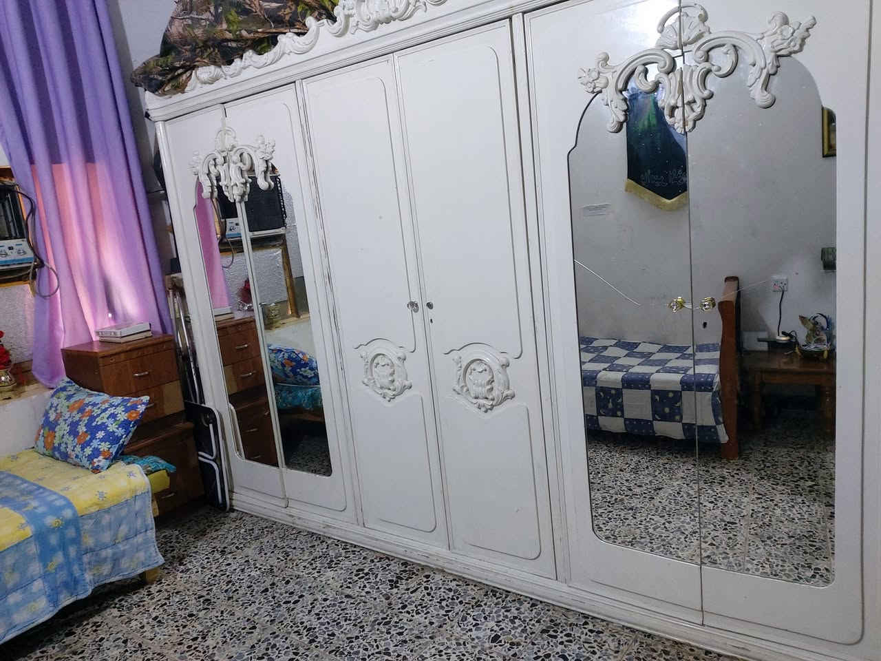 السلام عليكم
للبيع اغراض مستعمله ونضيفه
سبلت طنين 
كنتور 6 ابواب
تخم تركي 7 مقاعد نضام سرير 
ميز طعام مرمر طبيعي مع 6 كراسي
ديوان تركي مودرن 10 مقاعد  
قريوله نفر صاج مع ميوزه 2 جانبيات
نصف ديوان 7 مقاعد 
غساله حوضين 
عنوان المحموديه حي بدر
للاستفسار هاتف
 ***********
