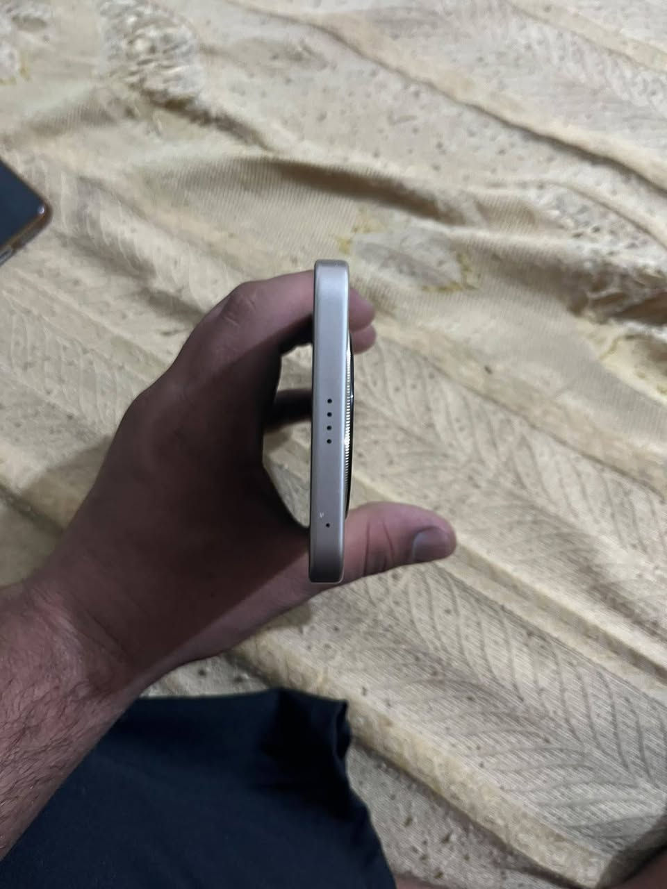 سلام عليكم جهاز نضيف حيل مستعمل شهر
ونص اسم جهاز (هونر x9d)

نضافته 95 
البطاريه 8400
ذاكره 256
سعر جهاز 450بيه مجال بسيط 
عنواني بغداد شعله 
رقم الهاتف ***********
