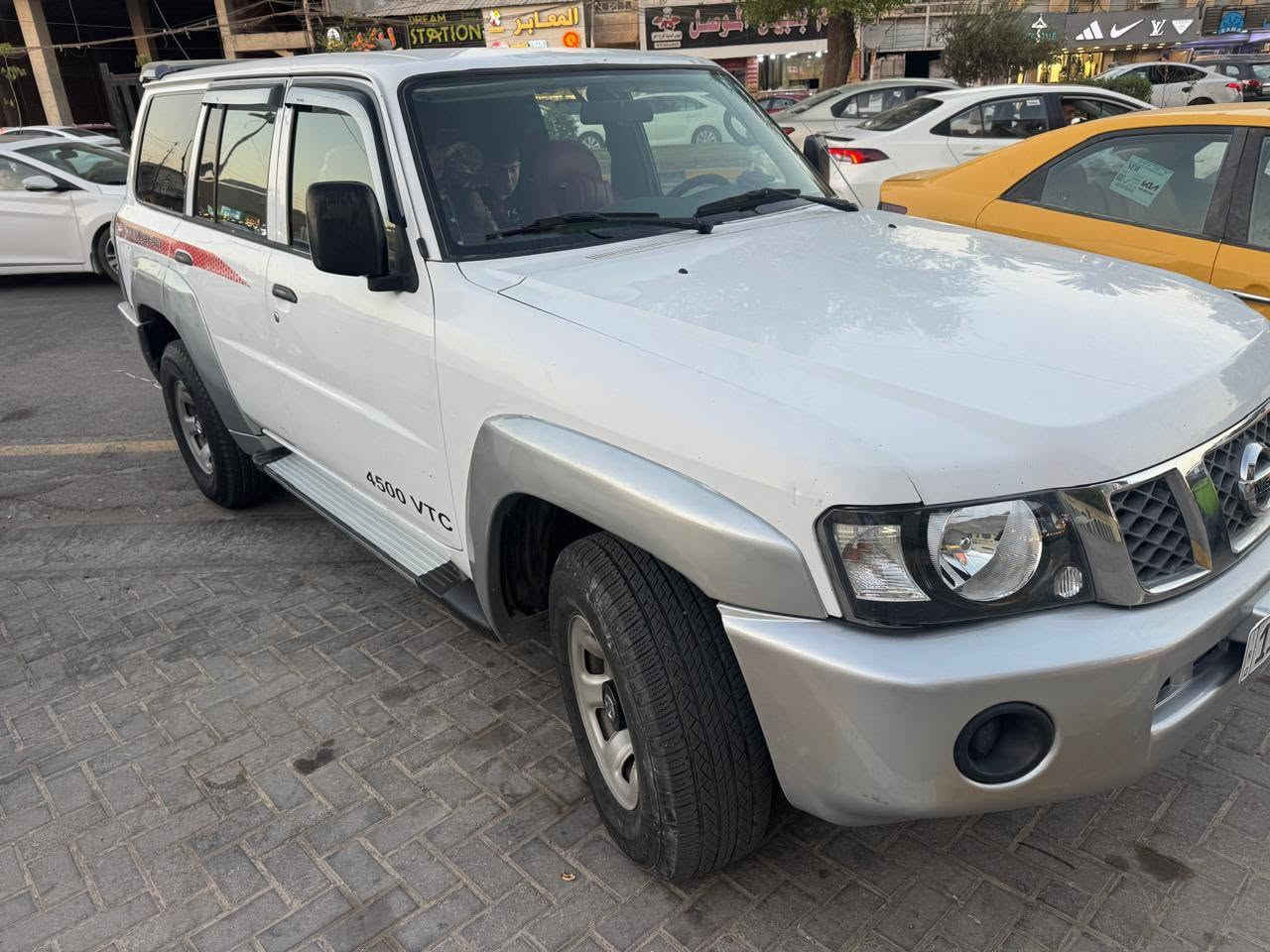 نيسان بترول سفاري بلاديه مديل 2008تبريد شغال ماشيه ١٣٧٠٠٠ مائه وسبعه وثلاثين هاي السيارة ما تحتاج تعريف. محرك 4500، مكفولة تبريد ومحرك وكير، وتخمها كامل بحالة ممتازة.
تايرات جديدة.
كوشنات جديدة.
جاهزة للاستخدام وما تحتاج أي مصروف.
نظافة عالية ومكفولة من كلشي.
💰 السعر: 150  مكاني بغداد حي الحسين ***********
