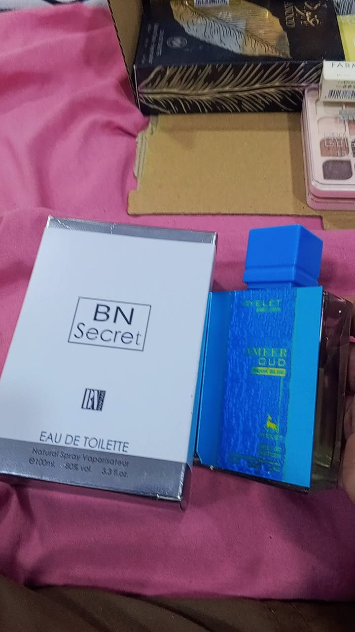 سلام عليكم 14 عطر ب 50 ويه توصيل سعر قفل رجائا لان لو العطر ب 10 الكوبي يلعب النفس هم فوك ال 150 المفروض ابيعهن بس لان ماعرف بيهن ... بيهن خليجي بيهن انكليزي ماعرف بيهن كصيت بضاعه وطلعنلي الصور كدامكم واضحات
