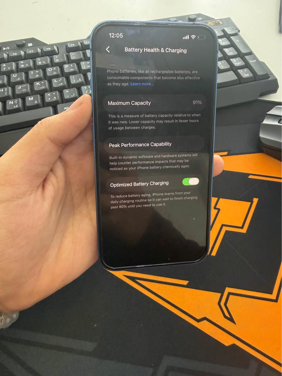 iphone13 
Esim 128
Battery 91 
نوقتەیەکی سەوزی لە کامێرای پێشەوە هەیە باقی بەشەرت نەکراوە 
*********** أربيل, العراق

نص مكتوب في الصور:
- 12:05 Battery Health & Charging Phone batteries, like all rechargeable batteries, are consumable components that become less effective as they age. Learn more... Maximum Capacity 91% This is a measure of battery capacity relative to when it was new. Lower capacity may result in fewer hours of usage between charges. Peak Performance Capability Built-in dynamic software and hardware systems will help counter performance impacts that may be noticed as your iPhone battery chemically ages. Optimized Battery Charging To reduce battery aging, iPhone learns from your daily charging routine so it can wait to finish charging past 80% until you need to use it.