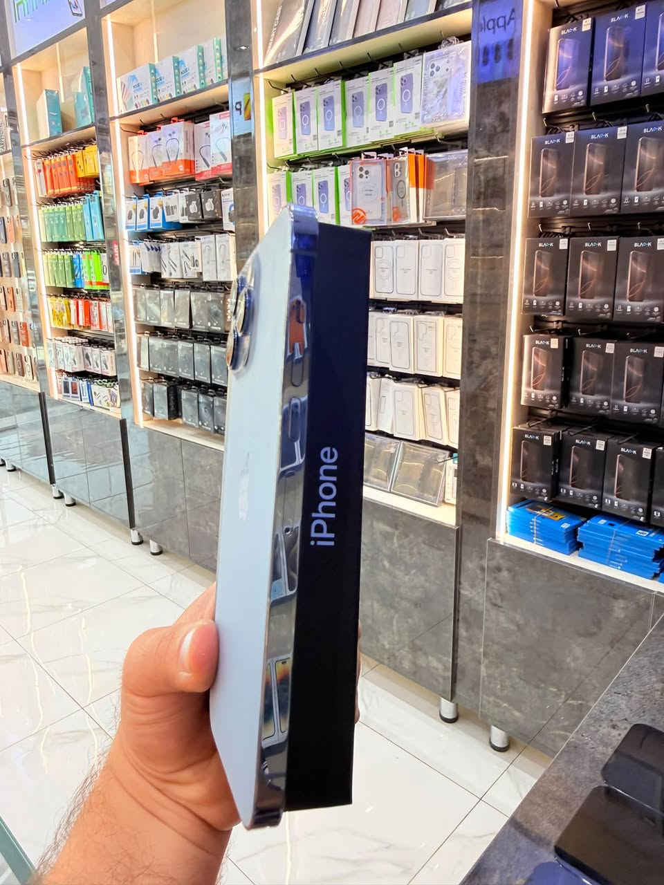 ايفون 13 برو ماكس لون بحري مرغوب  فول نظافة الذاكرة ٢٦٥ / البطارية ٨٩ بلادي وتربروف ما داخل صيانة جهاز على وضع شركه 
كامل ملحقاتة وبي ضمان من مركز 5️⃣ ايام افحص وين ميعجبك
🔥🔥السعر 750 الف 🔥🔥 
مكاني بغداد السيدية شارع العلوة مقابل مدرسة حلم الغد 
واتساب 📞 ***********       مركز اليمان.

نص مكتوب في الصور:
- النمط الداكن
- متوقف
- الإضاءة الدافئة
- انسجام اللون
- مشغل