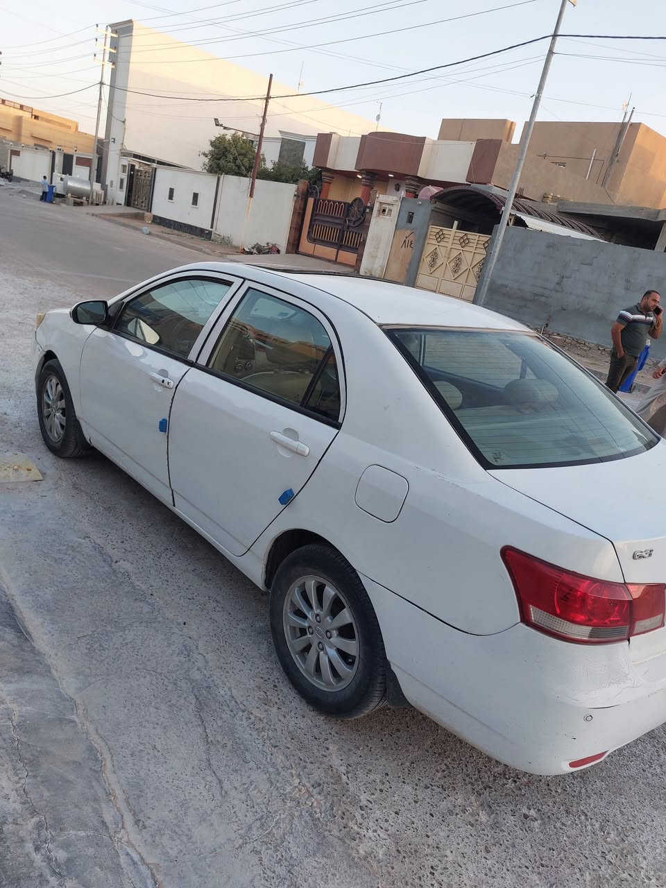 سياره بي وايدي BYD . 2016 لون ابيض محرك كير مكفولات محرك 1800 فتحه سقف بصمه رقم بغداد  استخدام شخصي 50 وبيها مجال بسيط حك الجيه العنـوان الخالديه رقم صاحب المركبه اني مكلف بالنشر ***********
