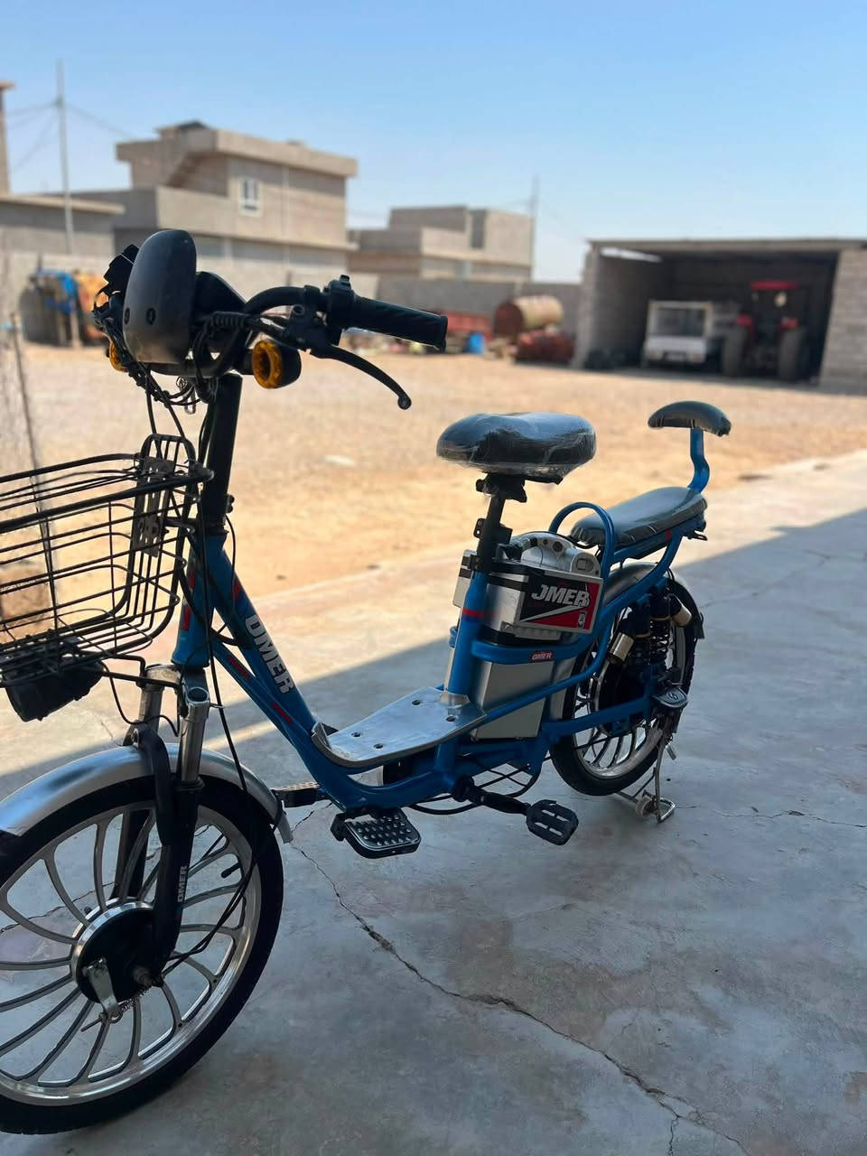 سلام عليكم
دراجه شحن حجم 20  نضيف بطاريات 4شادلها جديد
شاشا شغال ما بي عيب موديل 2024 كهربايات كله شغال شاحنه موجوده سعر 250وبي مجال قليل  المكان كركوك فلكه وادي النفط ملاعبدالله رقم الهاتف ***********
