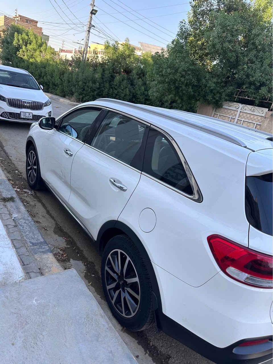 السلام عليكم سورنتو موديل 2018 خليجي محرك 6 سلندر مفتوح 7 راكب 3 قطع تبريد تخم تاير وباتري جدد قبل اسبوع شديتهن وادامه كامله للسياره بيها صبغ 3 قطع فقط بدون اي دواخل صبغ فقط السياره باسمي مكاني بعقوبه السعر 180 
***********
*********** بغداد, العراق

