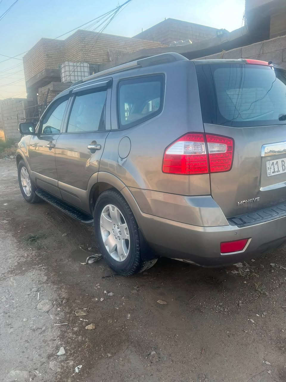 سياره لبيع ٢٠٠٩ميكانين نضيف سياره بسمي موصفات فول تبريد شغال عنوان بغداد لعبيدي سعر120 رقم***********
